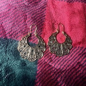 SHEIN Elegant Gold Filigree Earrings